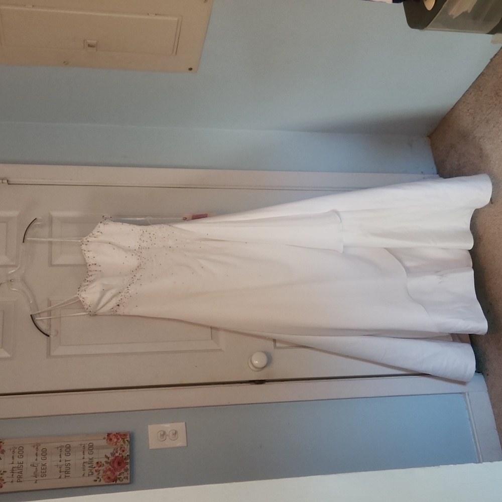 Bella Vista White Wedding Prom Dress Size 10 read description